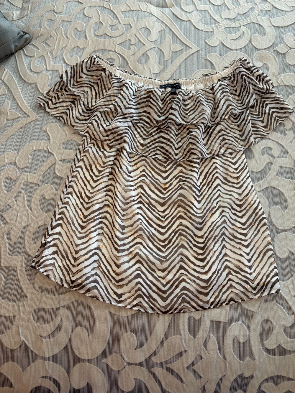 White House Black Market Brown & White Off-Shoulder Chevron Ruffle Tunic